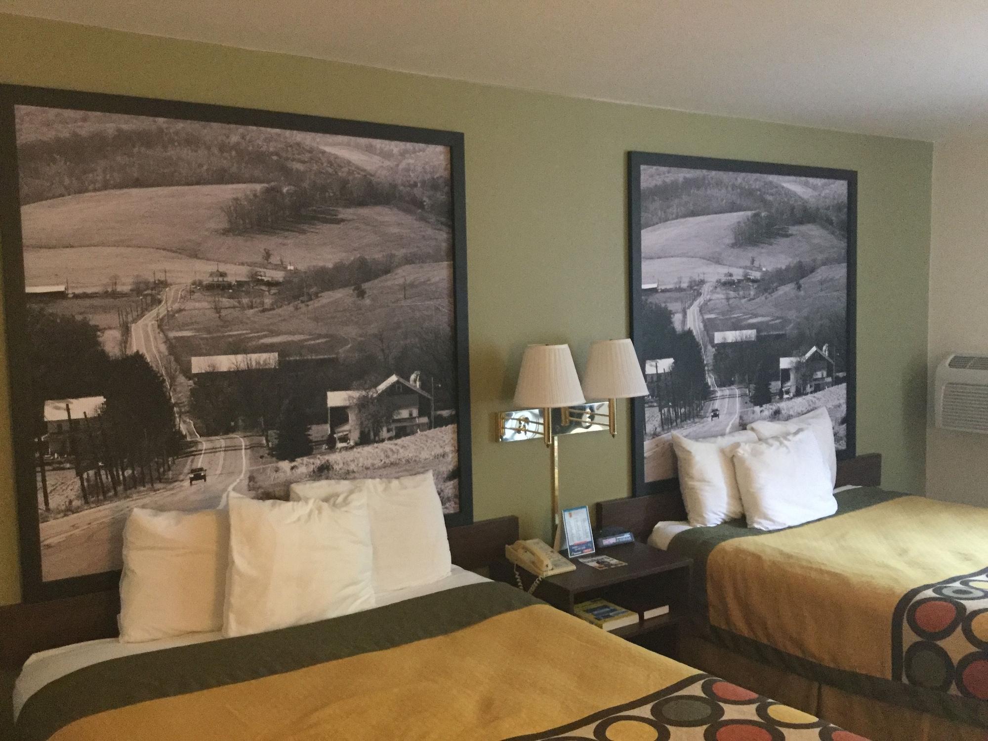 Hotel Super 8 By Wyndham West Middlesex/Sharon Area Esterno foto