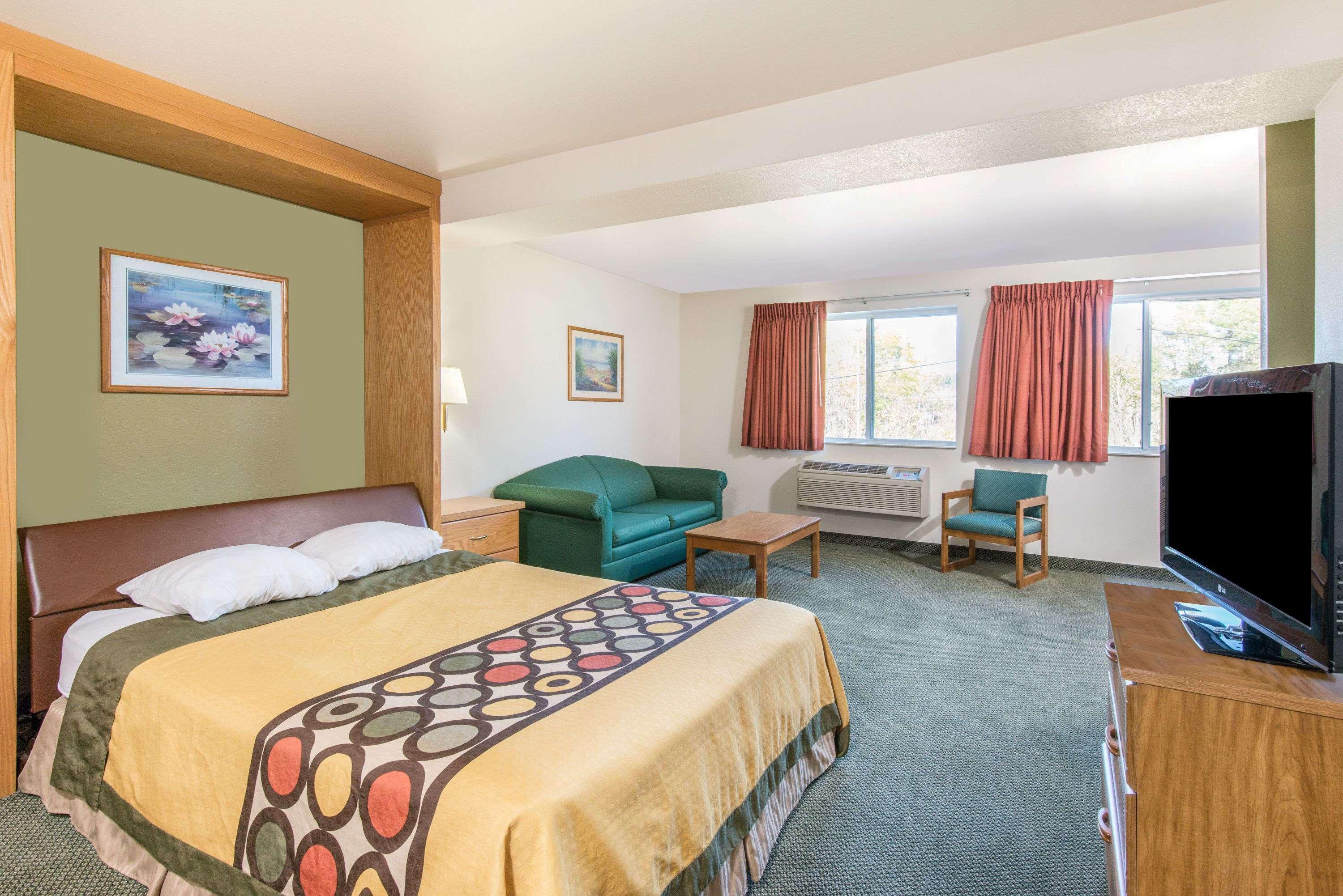 Hotel Super 8 By Wyndham West Middlesex/Sharon Area Esterno foto