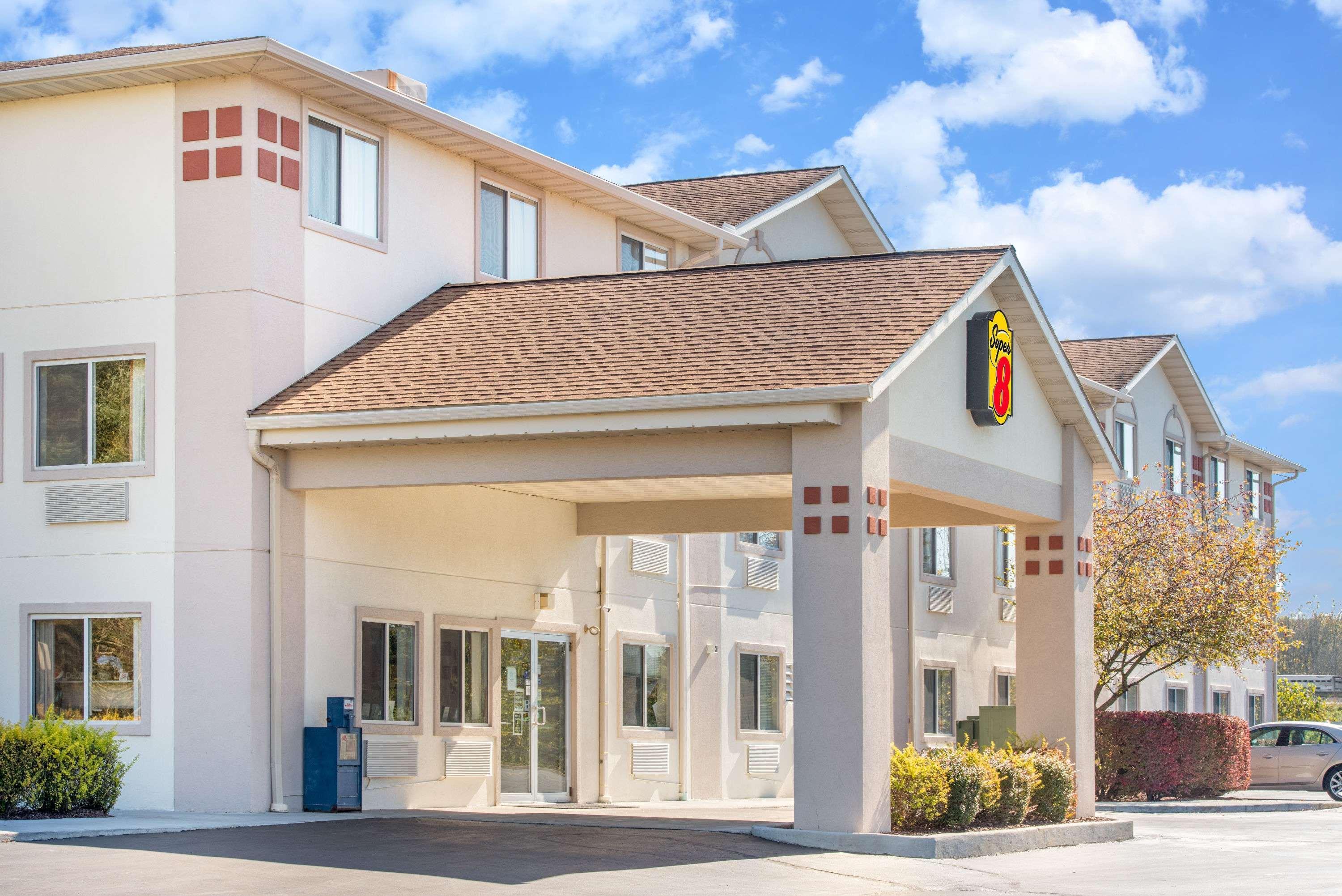 Hotel Super 8 By Wyndham West Middlesex/Sharon Area Esterno foto